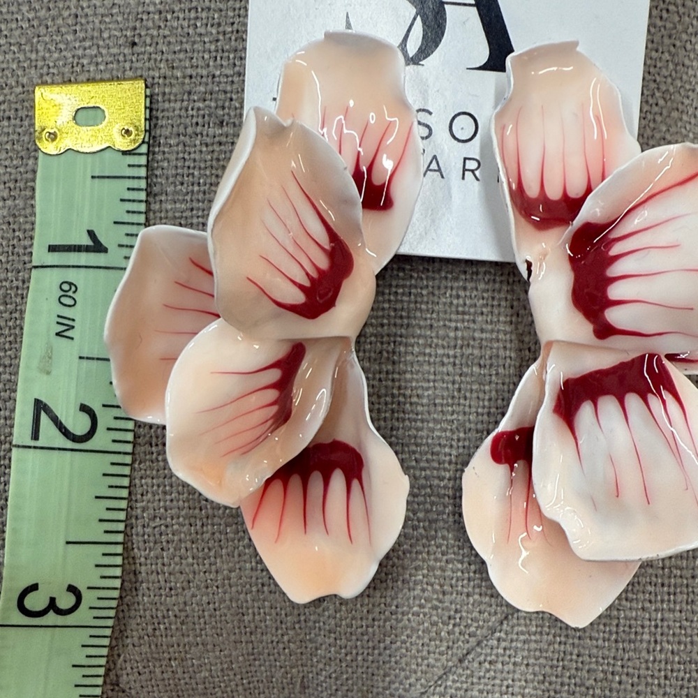 Trendy Boutique Red and Cream Floral Earrings